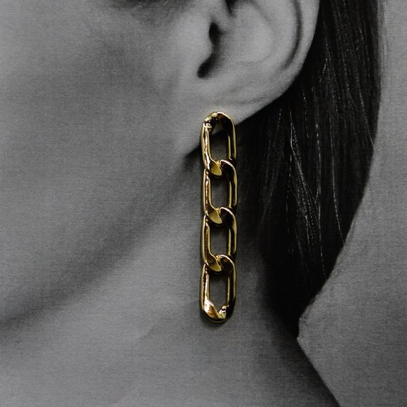 High shine gold-plated chain drop earrings - Picture 2 of 2